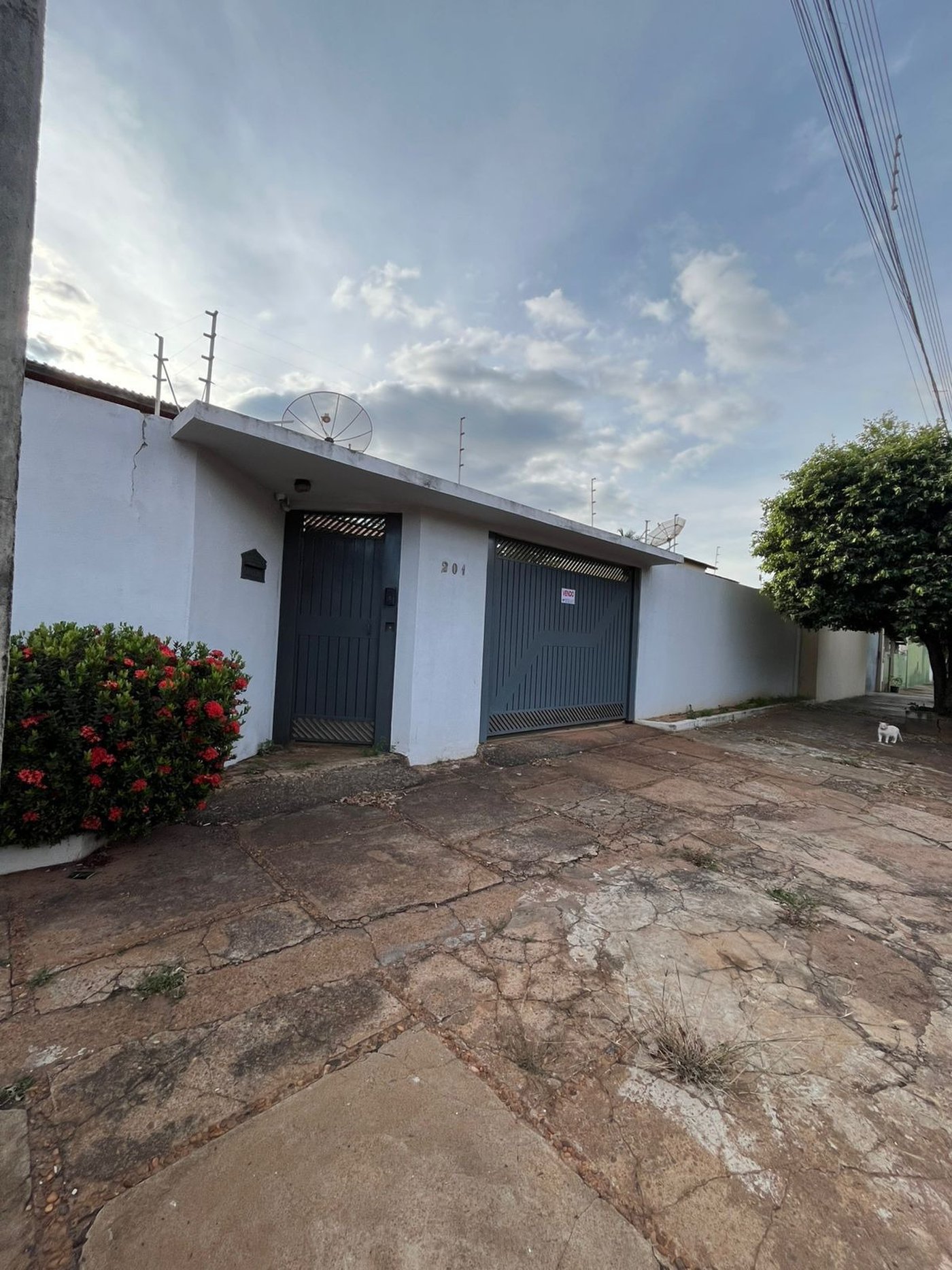 Casa à venda com 3 quartos, sendo 1 suíte,  em Jardim Primaveril, Três Lagoas, MS