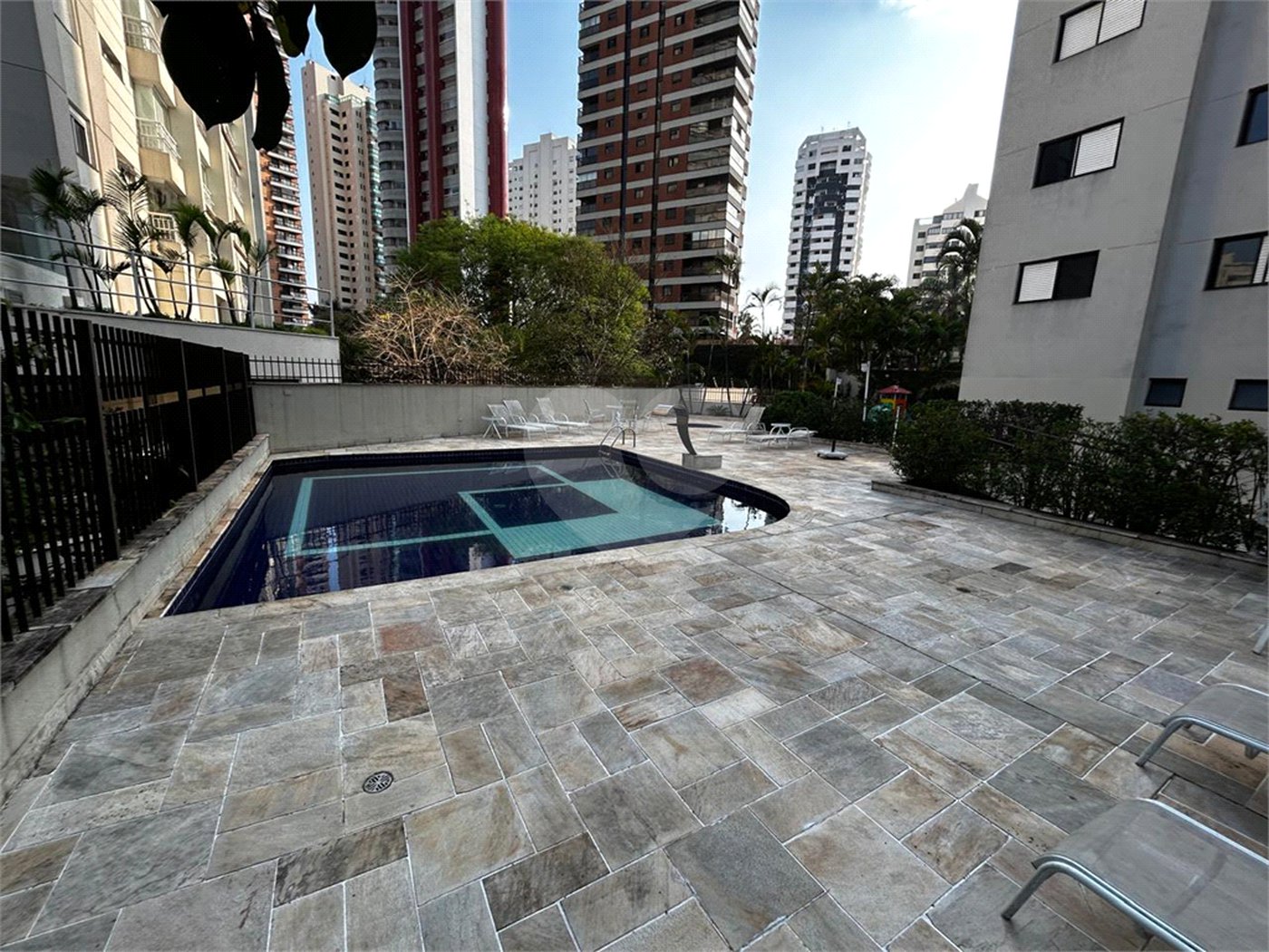 Apartamento à venda com 3 quartos, sendo 1 suíte,  em Vila Andrade, São Paulo, SP