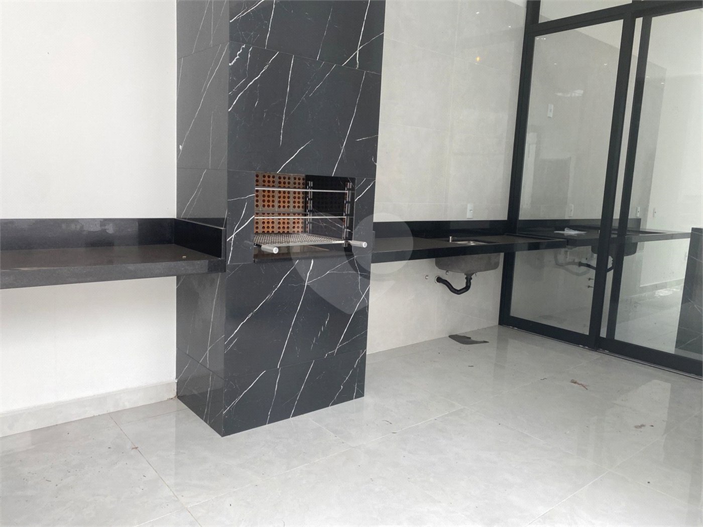 Casa à venda com 3 quartos, sendo 1 suíte, no condomínio Horto Florestal Villagio, Sorocaba - SP