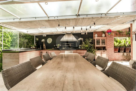 Casa de Vila à venda com 5 quartos, sendo 4 suítes, em Jardim Morumbi, São Paulo, SP