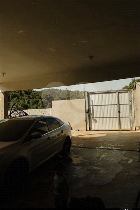 Casa à venda ou para alugar com 3 suítes em Mairiporã, SP
