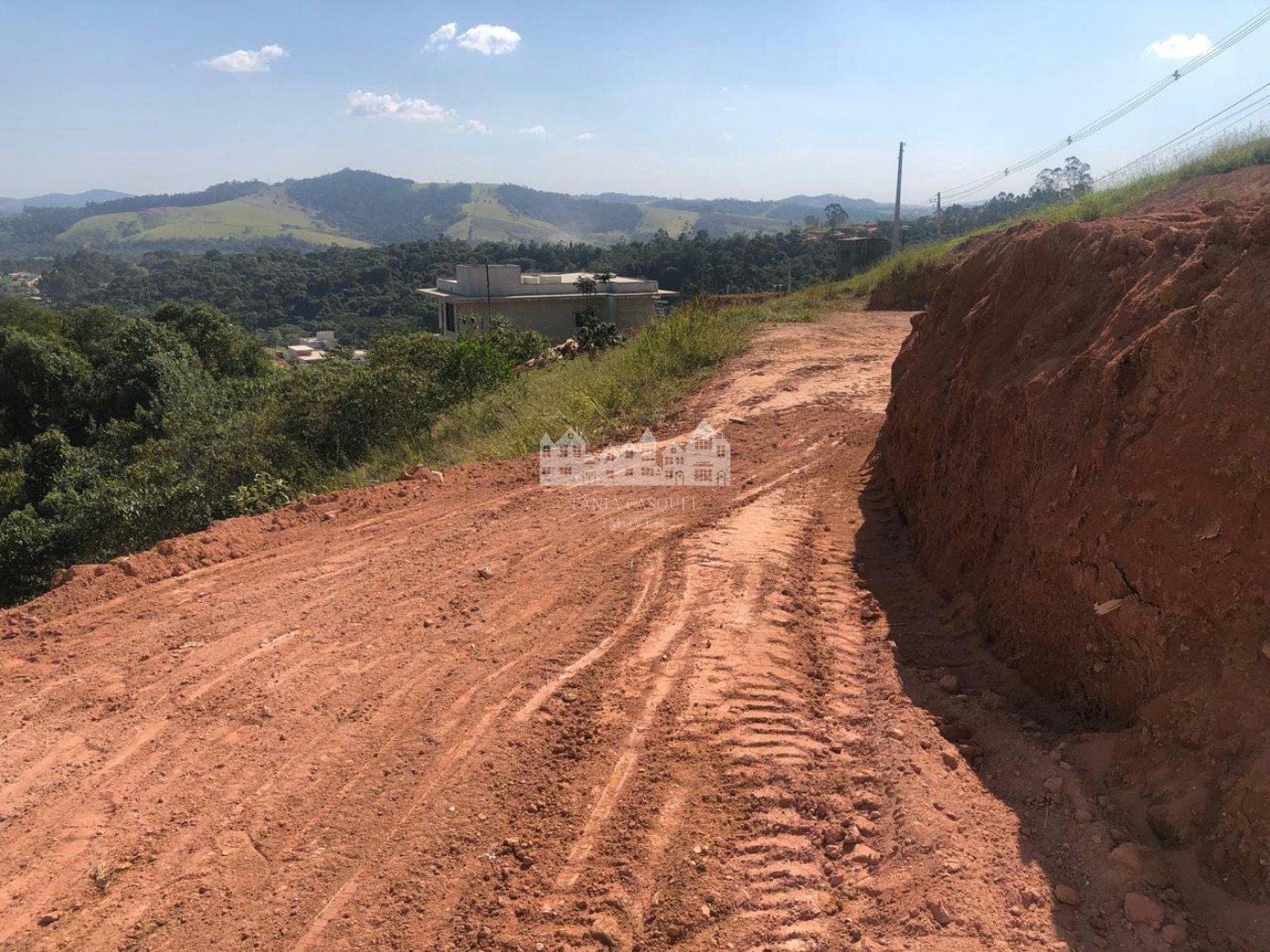 Terreno à venda no condomínio Alto da Floresta, Bom Jesus dos Perdões - SP