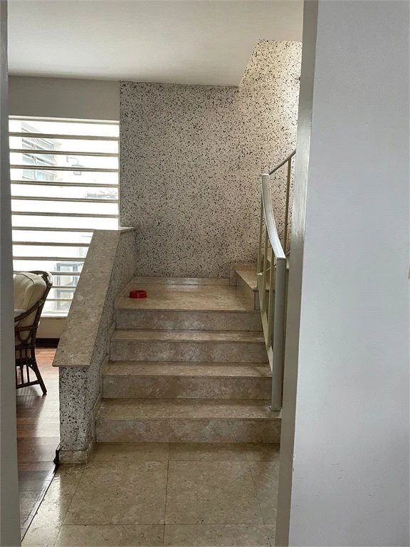 Sobrado à venda com 5 quartos, sendo 2 suítes,  em Vila Cordeiro, São Paulo, SP