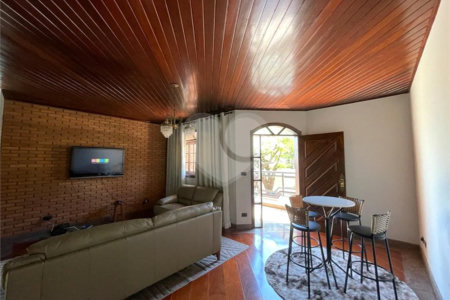 Casa à venda com 6 quartos, sendo 1 suíte, no condomínio Granja Olga I, Sorocaba - SP