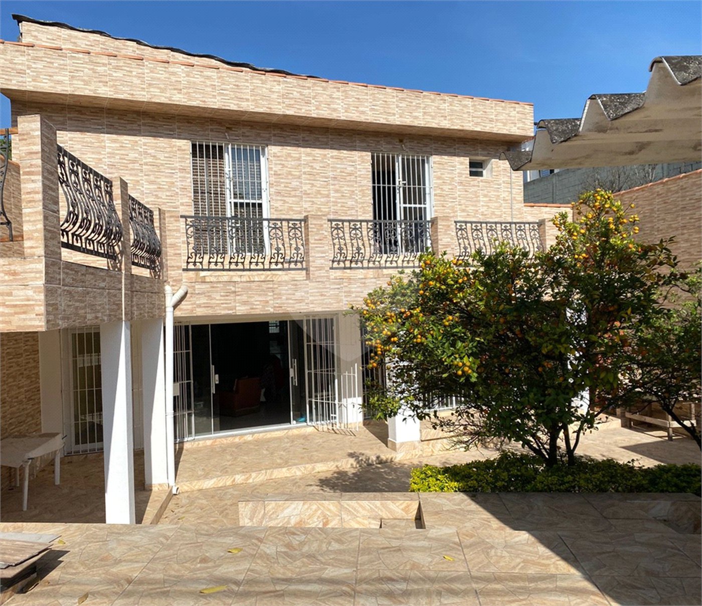 Sobrado à venda com 4 quartos, sendo 2 suítes, em Paraisópolis, São Paulo, SP