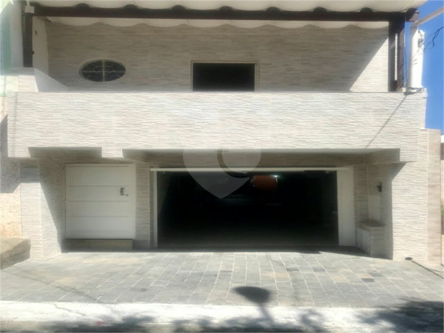 Sobrado à venda com 4 quartos, sendo 1 suíte,  em Vila Gustavo, São Paulo, SP