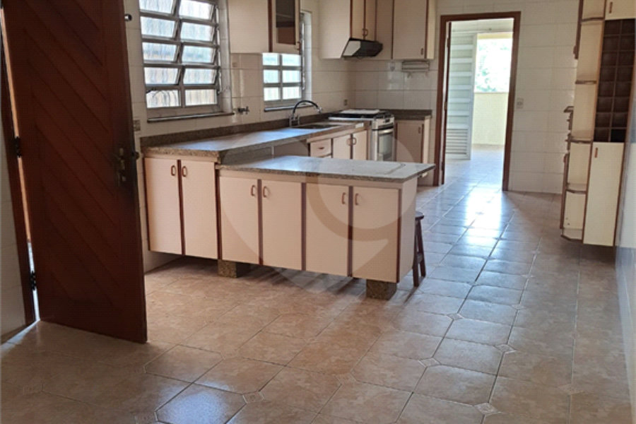 Sobrado à venda com 4 quartos, sendo 1 suíte, em Vila Pereira Barreto, São Paulo, SP