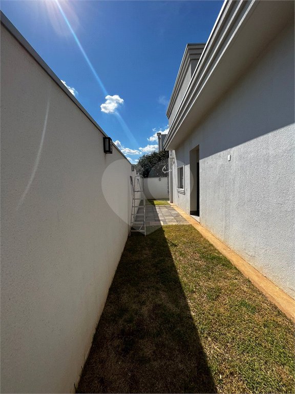 Casa à venda com 4 quartos, sendo 2 suítes,  no condomínio Florais Itália, Cuiabá - MT