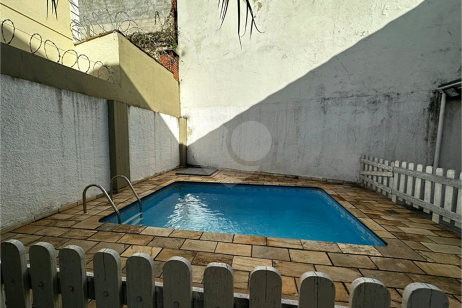 Casa à venda com 3 quartos, sendo 1 suíte, no condomínio Residencial Jardim das Palmas, São Paulo - SP