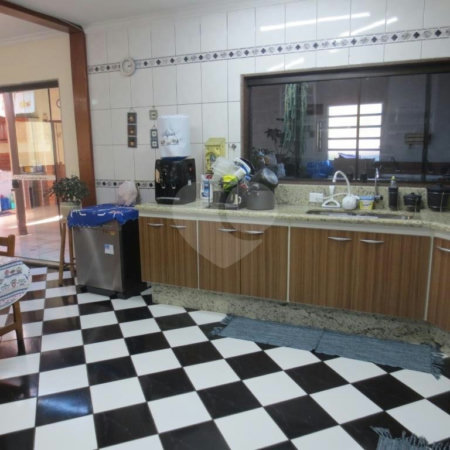 Sobrado à venda com 4 quartos, sendo 1 suíte, em Cambuci, São Paulo, SP