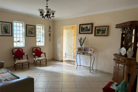 Casa à venda com 4 quartos, sendo 1 suíte, em Vila Henrique, Salto, SP