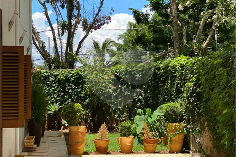 Sobrado à venda com 4 quartos, sendo 1 suíte, em Tremembé, São Paulo, SP