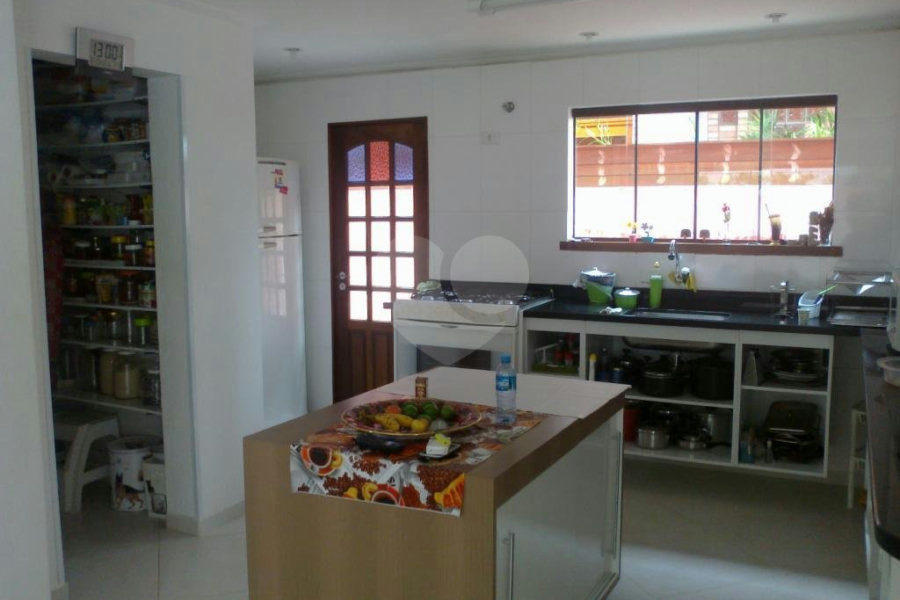 Sobrado à venda com 5 suítes em Enseada, Bertioga, SP