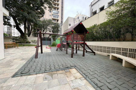 Apartamento à venda com 4 quartos, sendo 1 suíte, em Moema, São Paulo, SP
