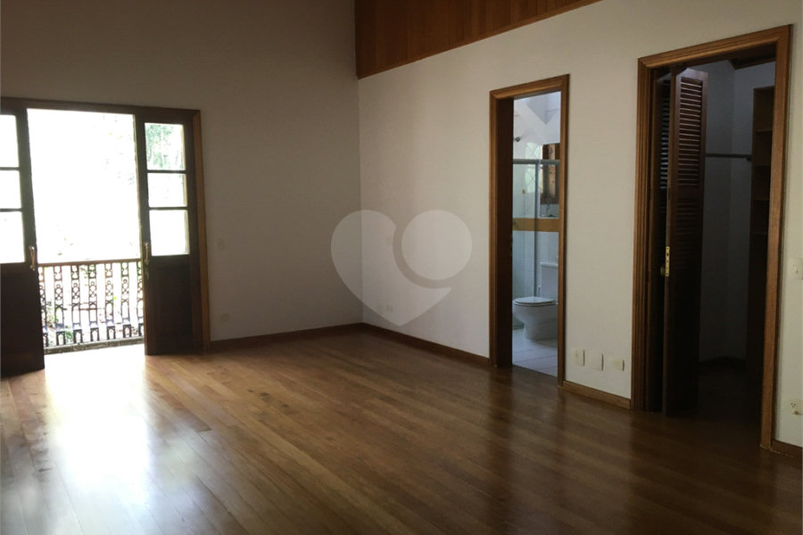 Casa à venda com 5 quartos, sendo 4 suítes,  no condomínio Cantareira, Mairiporã - SP