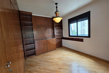 Apartamento à venda com 3 suítes em Vila Uberabinha, São Paulo, SP