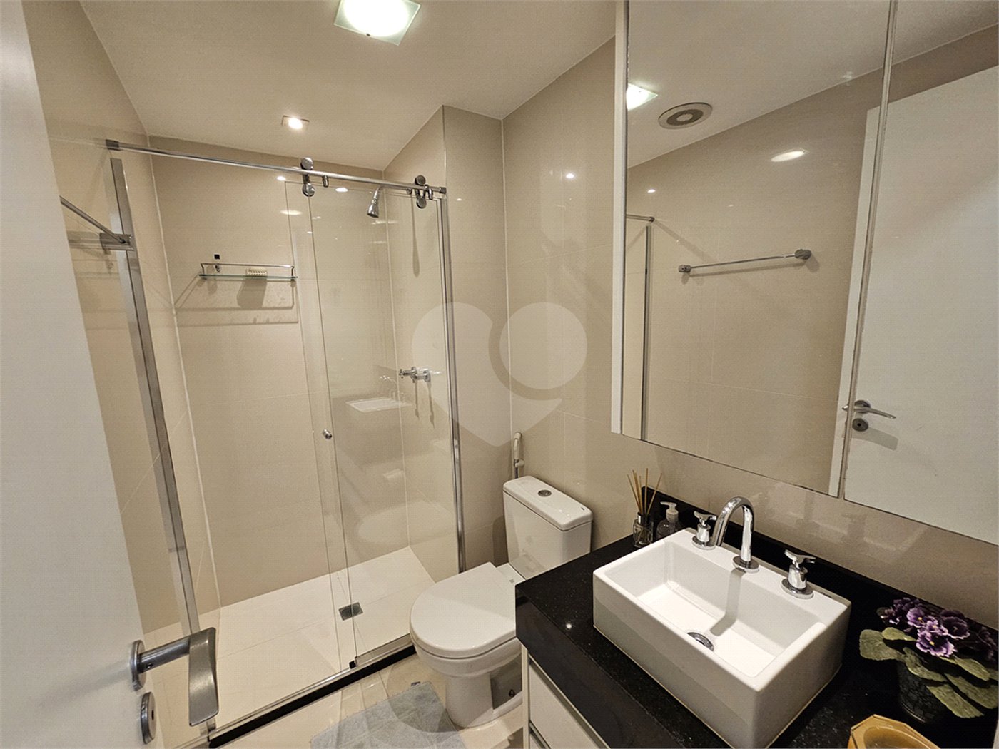 Apartamento para alugar com 2 quartos, sendo 1 suíte,  em Jardim das Acácias, São Paulo, SP