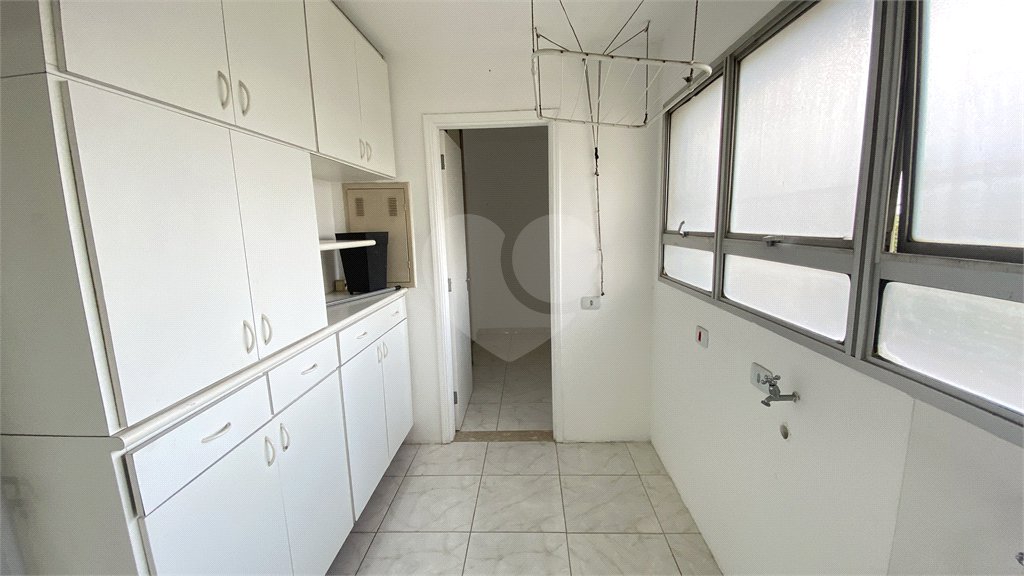 Apartamento à venda com 3 quartos, sendo 1 suíte, em Campo Belo, São Paulo, SP