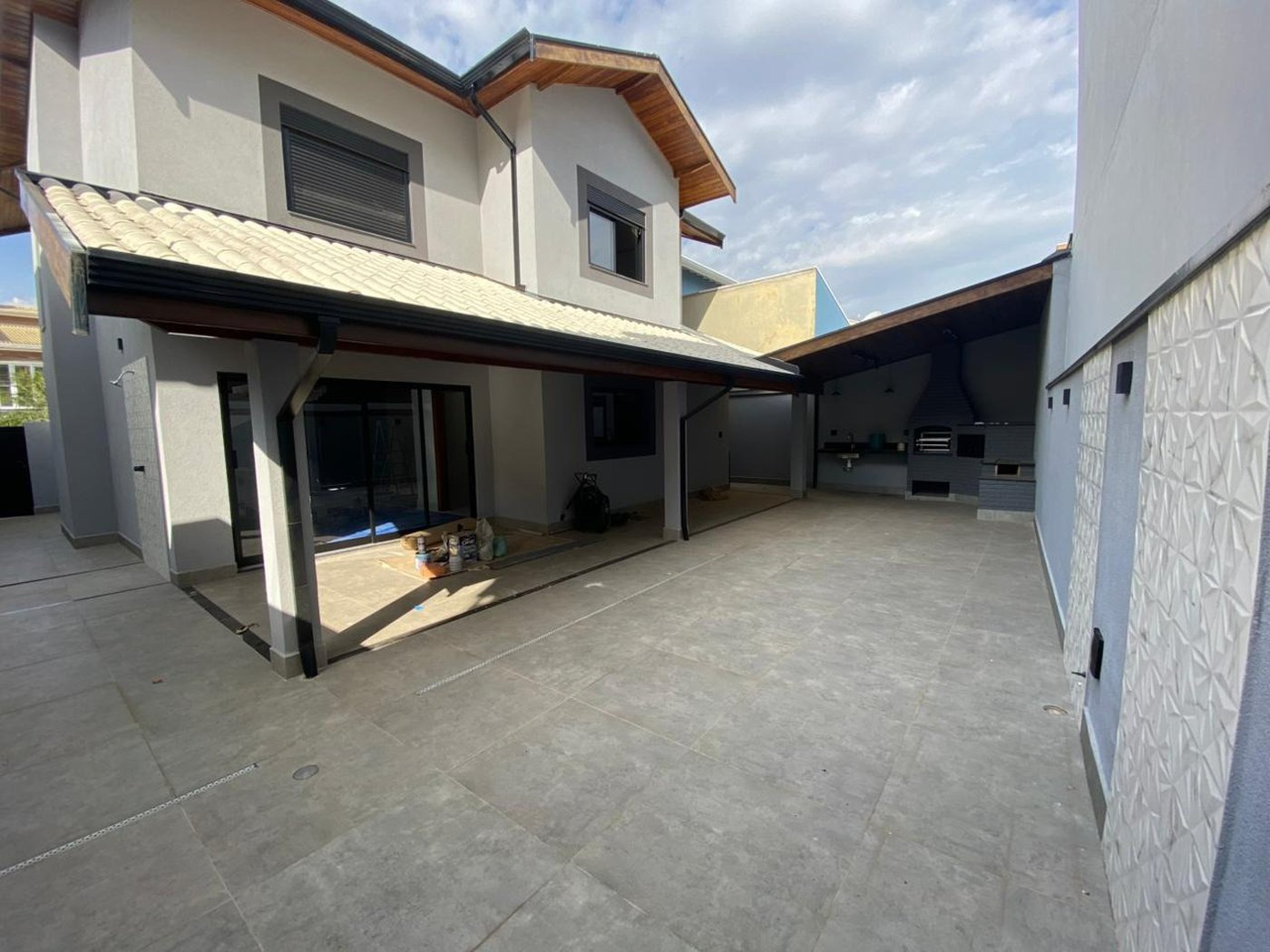 Casa à venda com 3 quartos, sendo 1 suíte, no condomínio Jardim Flamboyant, Hortolândia - SP