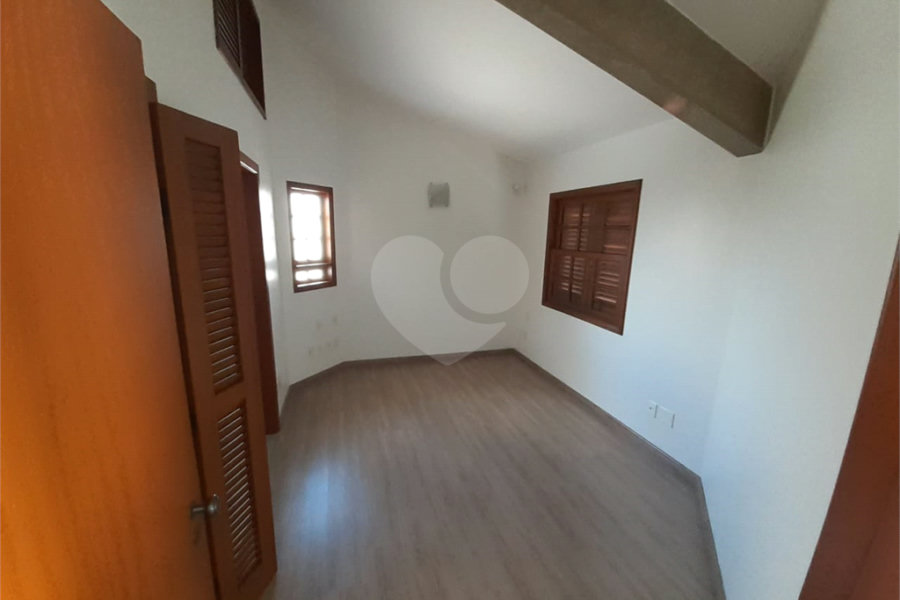 Sobrado à venda com 4 quartos, sendo 2 suítes,  em Tremembé, São Paulo, SP