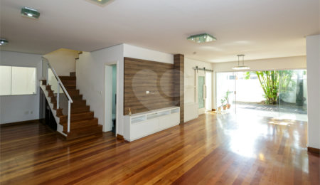 Casa à venda com 3 suítes no condomínio Villaggio Belvedere, São Paulo - SP