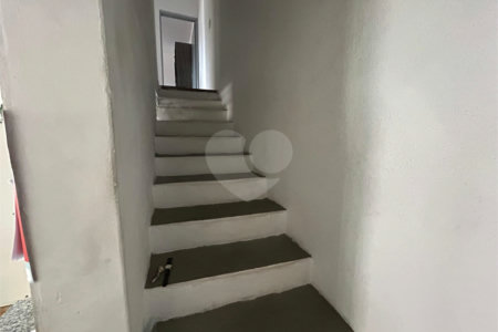 Sobrado à venda com 6 quartos, sendo 1 suíte,  em Vila do Encontro, São Paulo, SP