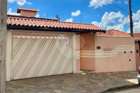Sobrado à venda com 4 quartos, em Residencial Itamarati