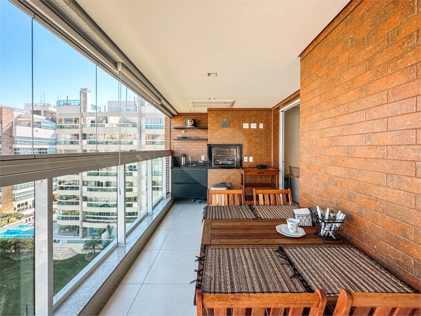 Apartamento à venda com 2 quartos, sendo 1 suíte, em Riviera, Bertioga, SP