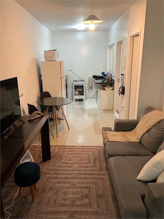 Casa à venda com 2 suítes no condomínio Jd. Avelino II, São Paulo - SP