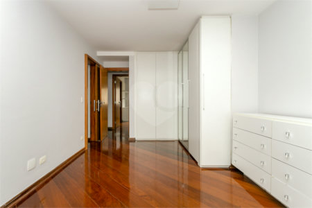 Apartamento à venda com 4 quartos, sendo 3 suítes, em Perdizes, São Paulo, SP