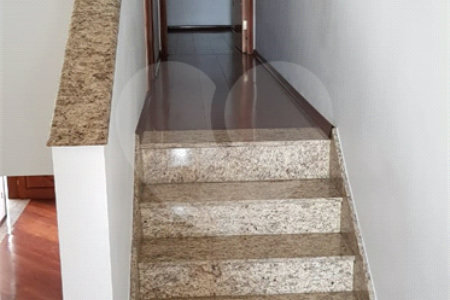 Sobrado à venda com 4 quartos, sendo 1 suíte,  em Olímpico, São Caetano do Sul, SP