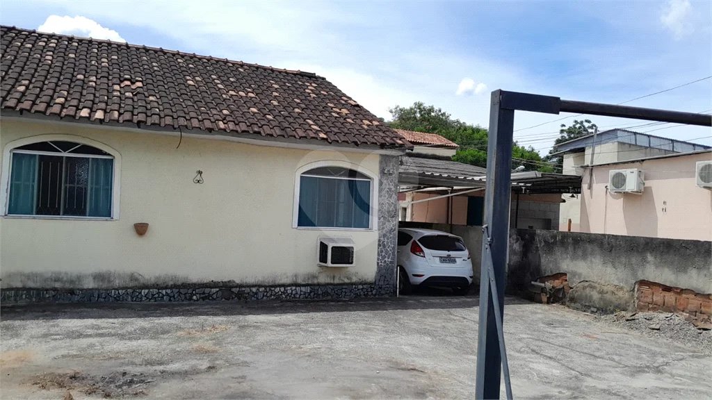 Casa à venda com 3 quartos em Santíssimo, Rio de Janeiro, RJ