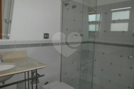Casa à venda com 4 suítes no condomínio Jardim das Azaléias, São Paulo - SP