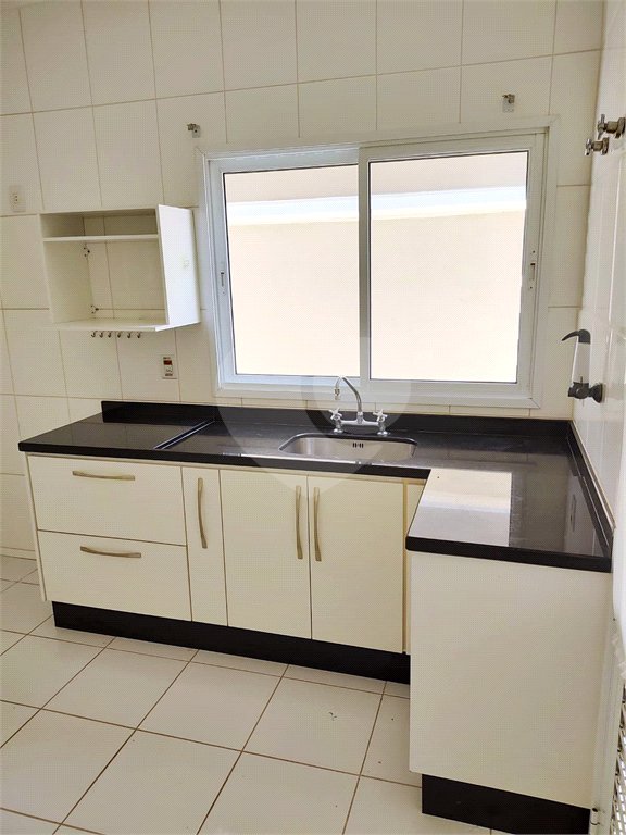 Casa à venda ou para alugar com 3 suítes no condomínio Residencial Jardim das Palmeiras, Vinhedo - SP