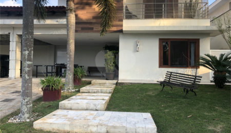 Casa à venda com 3 quartos, sendo 2 suítes,  no condomínio Aruã, Mogi das Cruzes - SP