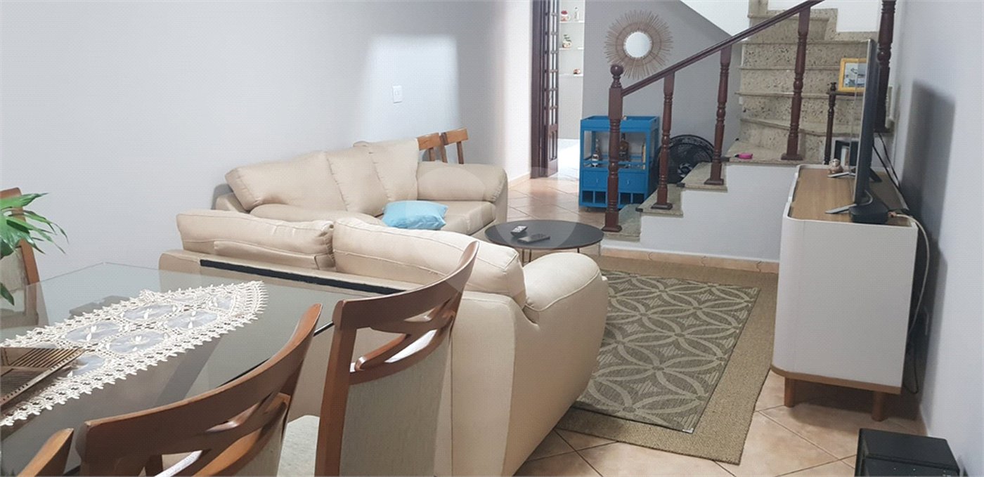 Sobrado à venda com 3 quartos, sendo 1 suíte, em Vila Vitório Mazzei, São Paulo, SP