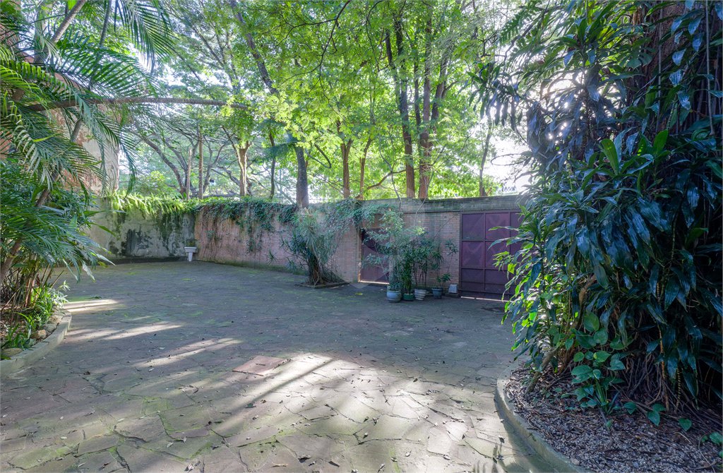 Casa Térrea à venda com 5 quartos, sendo 2 suítes, em Alto da Boa Vista, São Paulo, SP
