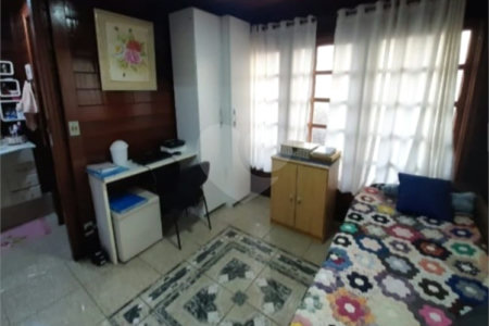 Sobrado à venda com 3 quartos, sendo 1 suíte,  no Centro, Vinhedo, SP