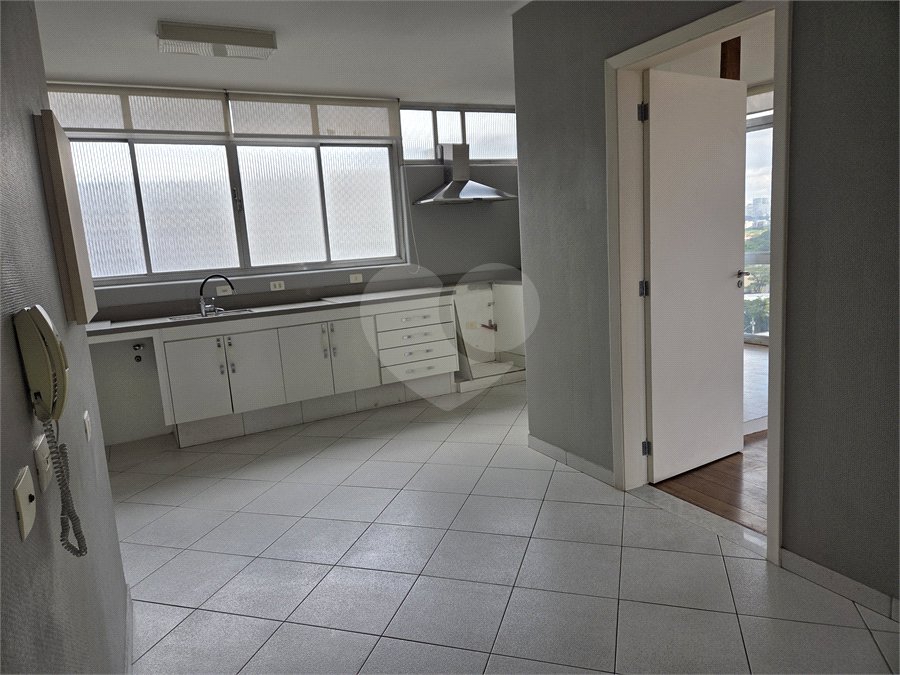 Apartamento à venda com 2 suítes em Cerqueira César, São Paulo, SP