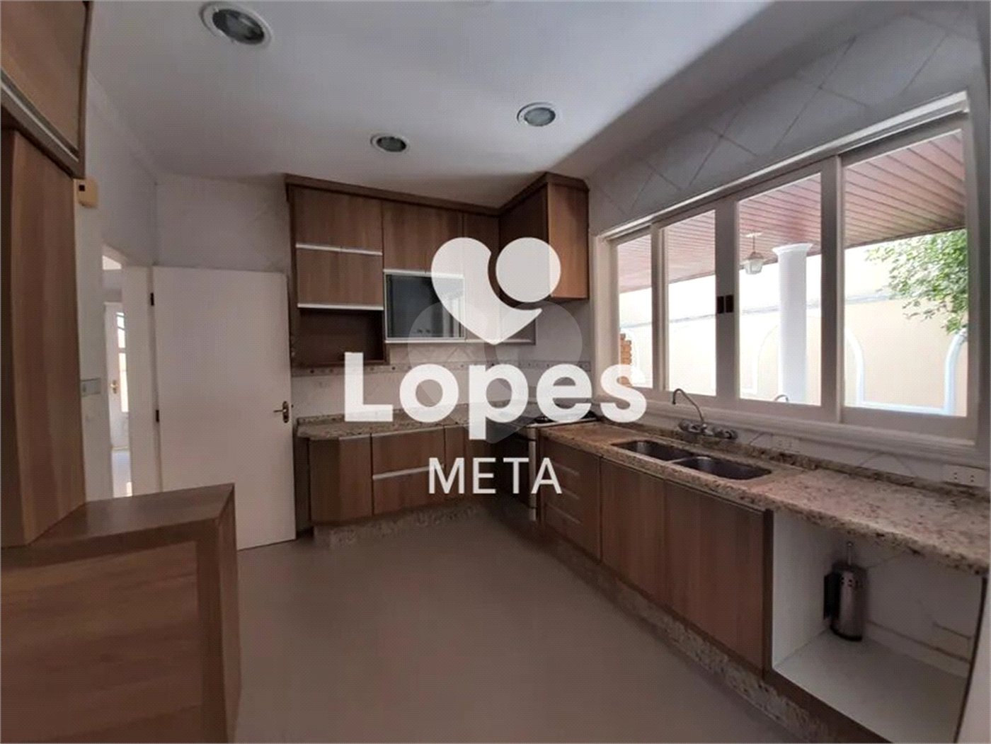 Casa à venda com 4 suítes no condomínio Altos da Serra Ii, São José dos Campos - SP