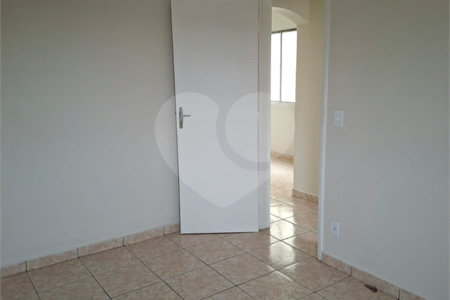 Apartamento à venda com 2 quartos em Parque Maria Domitila, São Paulo, SP