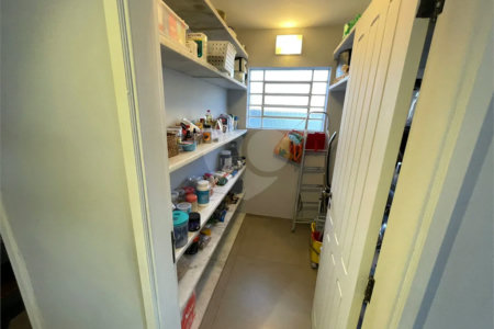 Casa à venda com 4 suítes no condomínio Fechado, São Paulo - SP