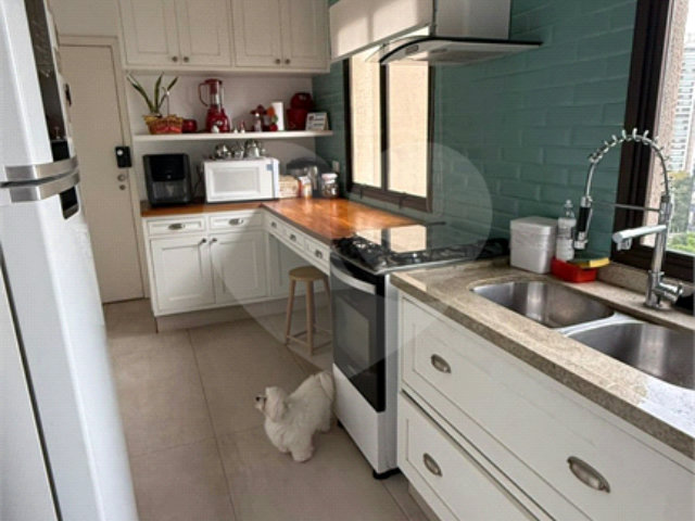 Apartamento à venda com 3 quartos, sendo 1 suíte,  em Vila Andrade, São Paulo, SP