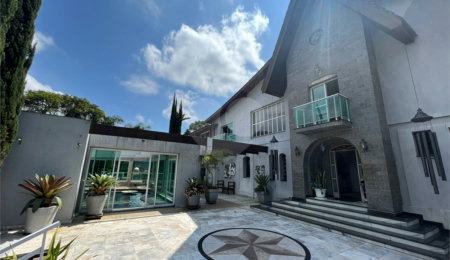 Casa à venda com 6 quartos, sendo 5 suítes,  no condomínio Alpes da Cantareira, Mairiporã - SP