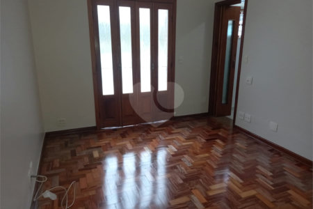 Sobrado à venda com 4 quartos, sendo 2 suítes, em Vila Hamburguesa, São Paulo, SP