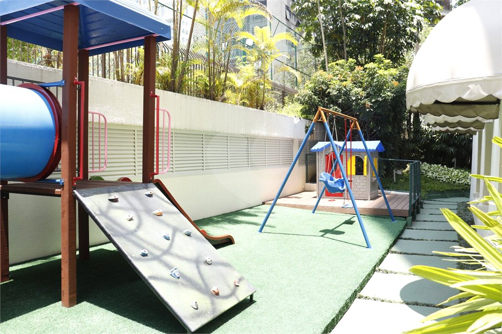 Apartamento à venda com 4 quartos, sendo 2 suítes, em Indianópolis, São Paulo, SP