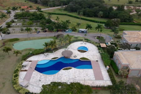 Casa à venda ou para alugar com 5 quartos, sendo 3 suítes, no condomínio Figueira Garden, Atibaia - SP
