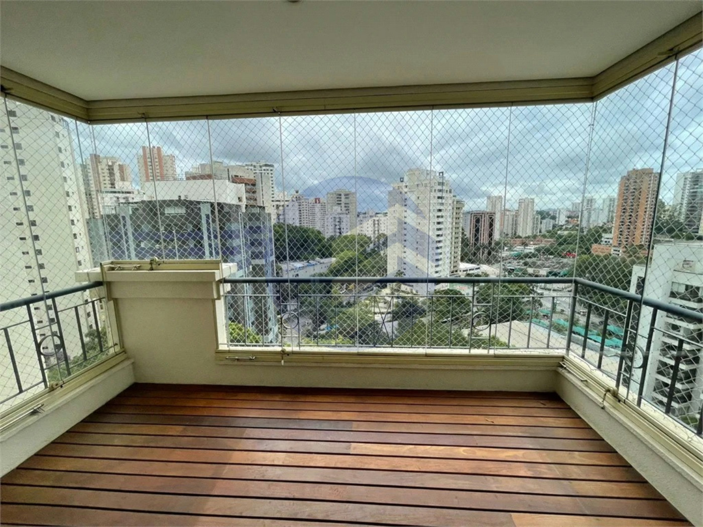 Apartamento à venda ou para alugar com 3 quartos, sendo 3 suítes, em Morumbi, São Paulo - SP
