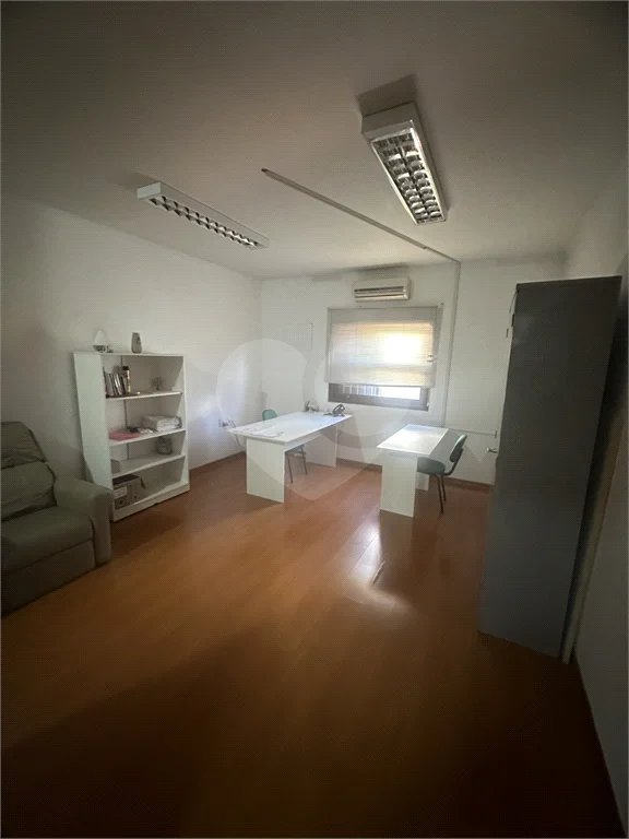 Casa à venda com 4 quartos, sendo 1 suíte,  no Centro, Vinhedo, SP