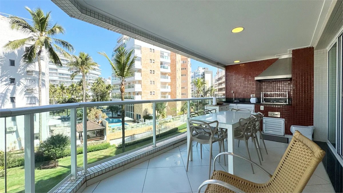 Apartamento à venda com 4 quartos, sendo 2 suítes, em Riviera de São Lourenço, Bertioga, SP